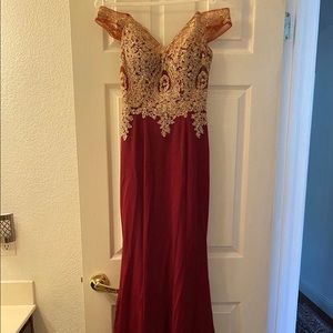 Burgundy prom/ elegant dress
